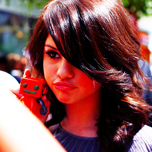 Post a Pic Of Selena Foing A Pout!!!