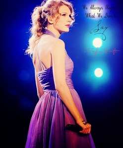 Post a pic of Taylor in a long dress.