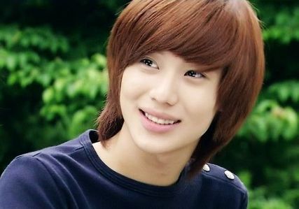  WHAT HAIRSTYLE LOOKS GOOD ON TAEMIN????
