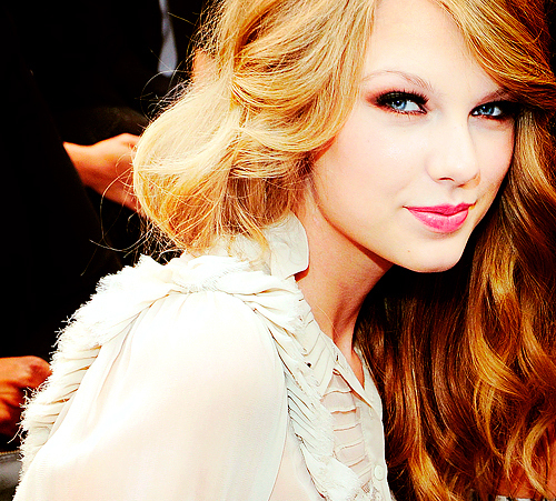Post a PRETTY pic of TAYLOR