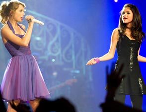  post a picture of taylor with a surprise guest on stage pro 25