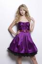  Post a pic of taylor in a purple dress