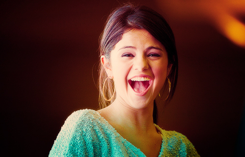 Post a pic of Selena laughing with all her heart <3 Props for everybody <3