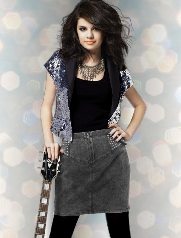  Post a pic of Selena wit a guitar, gitaa