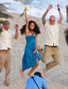 Post a pic of Selena jumping!!!