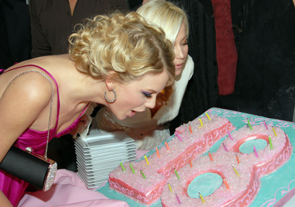  Post your favoriete pic of Taylor on her b-day