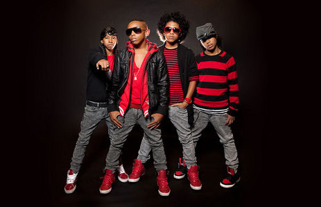  has anybody ever hugged mindless behavior i havent :( i want to go to a 音乐会 someone give my tickets