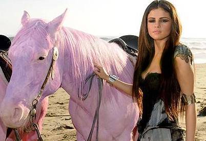 Post a pic of Selena Gomez with a horse!