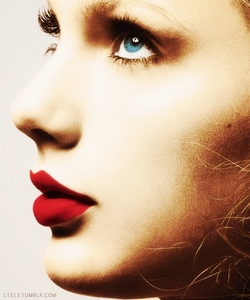  post a picture of taylor wearing red lipstick