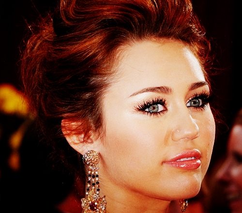  Post A Pic Of Miley Cyrus Face Close- Up!