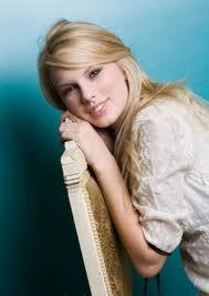  Can Ты post a pic of Taylor with straight hair?
