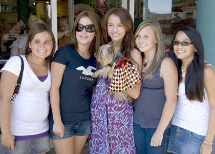 post a pic of miley with her fans