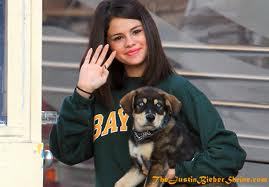  Add pic (Selena and her dog) :)