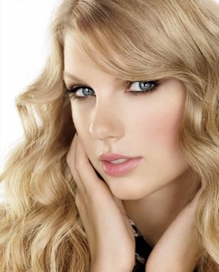 Please post a pic of Taylor in which her eyes... <13
