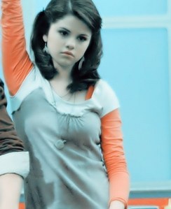  #CONTEST# Post the cutest pic of selena....u get các điểm thưởng for participting and for winning