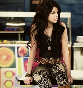 Post a Picture of Selena Gomez Winner Gets 5 props
