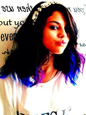 POst a picture of Selena with her new hairstyle *props*