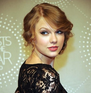 Post a pic of Taylor Swift in Black Dress. Props for everyone!!!