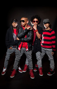  If Mindless Behavior spotted toi in the crowd and brought toi on stage and asked toi to sing one of their songs that toi had no idea of what the words were what would toi do????:-) :-) :-) :-)