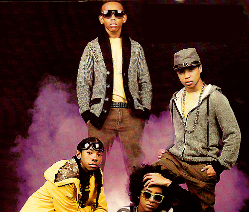 wht would u do if u and 3 of ur friends was asked to go on an date wit mb where would u go and wht would u do who do u want out of 4 of them?