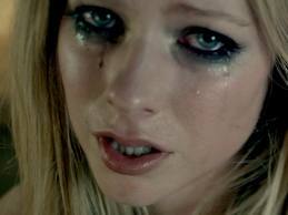 In this pic Avril Lavigne looks like which DP?