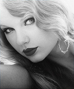 post pic of taylor in black and white!!!