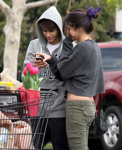  post a latest pic of jelena!!!1