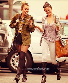  post a pic of miley with selena