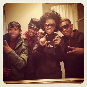  If te know who directed the video Natale With My Girl te are so mindless now do te know this is the ultimate test!!!!