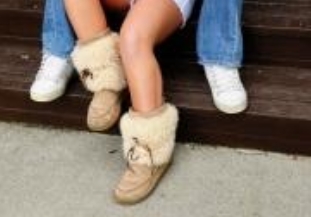  My प्रिय UGGs from 4years ago.... लॉस्ट them in a हटाइए and don't know what they're called please help me find :'-(