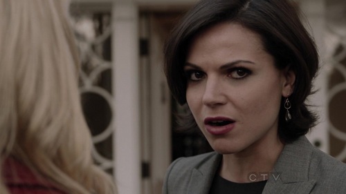 does anyone know where i can find these earrings that regina is wearing in this image?