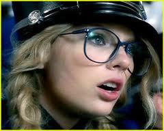 A pic of taylor with nerd glasses
