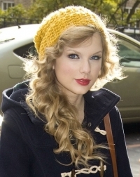  a pic of taylor with a hat