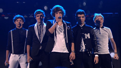  ~~~Post a pic of 1D at the KCA'S STAGE~~~