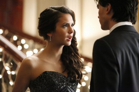  Can someone please tell me if Julie Plec ever zei something about a delena endgame in her interviews?