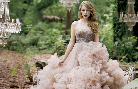  post a pic of taylor in a princess dress