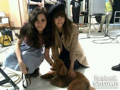  Post a picture of Seohyun And yoona