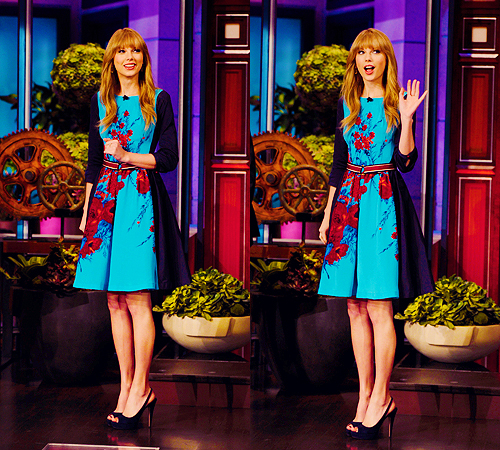  Post A Pic Of Taylor On Ellen :)