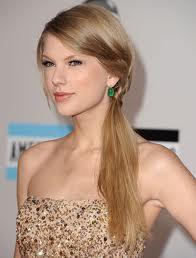 post a front pic of Taylor swift
