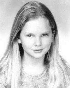 POST A pic of taylor swift of her childhood photo... <3