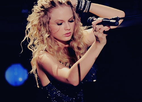  Props...Post a picture of Taylor holding:
