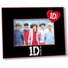  what your fav things of one direction yo have e.g cd,mug,pic,bedding