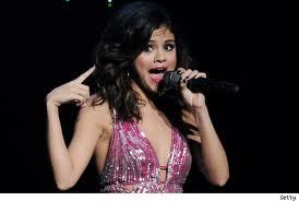 Post A pic of selena with a mic