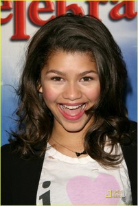  Am I the only person that thinks Zendaya Coleman would be a good actress for Hazel?