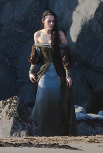  Does Snow White ever wear this dress in the movie?