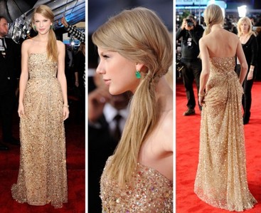 Hello you guys want a picture of Taylor Swift wears gold dress
The first will take 20 PROPS