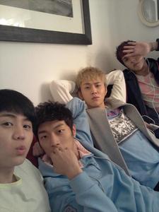  Post your 最喜爱的 B2st Pic and get one 支持 in return....