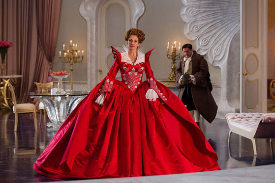  2. 퀸 - Red Dress