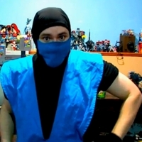  He's the video game cosplayer...WITH HIS hati, tengah-tengah SO COLD!
