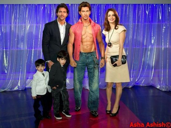  Hrithik's Wax Statue in "Madam Tussuads,London".Hrithik with his family..:D